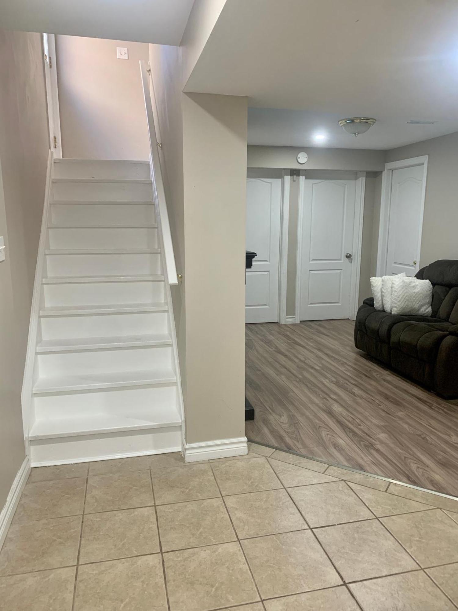 1 Room In A Cozy And Beautiful Basement Γκελφ Εξωτερικό φωτογραφία