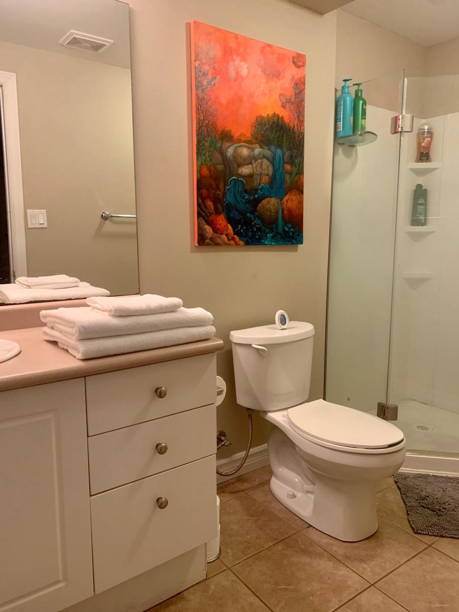 1 Room In A Cozy And Beautiful Basement Γκελφ Εξωτερικό φωτογραφία